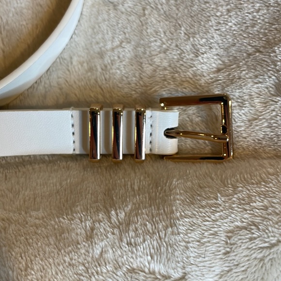 Torrid white belt size 2  2X 18 to 20 - Picture 3 of 12